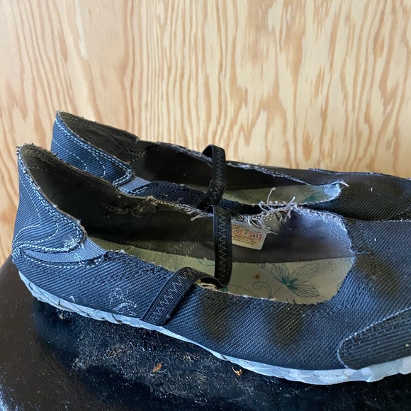 CUSHE Women's Slip ons - Picture 2 of 4